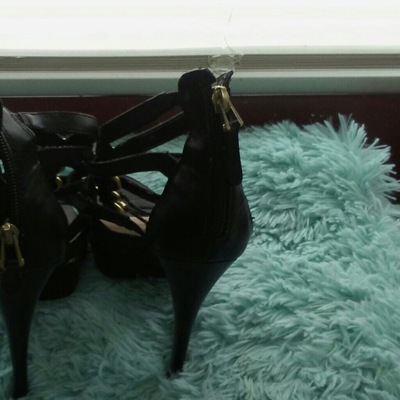 Shoes - Picture 2 of 2